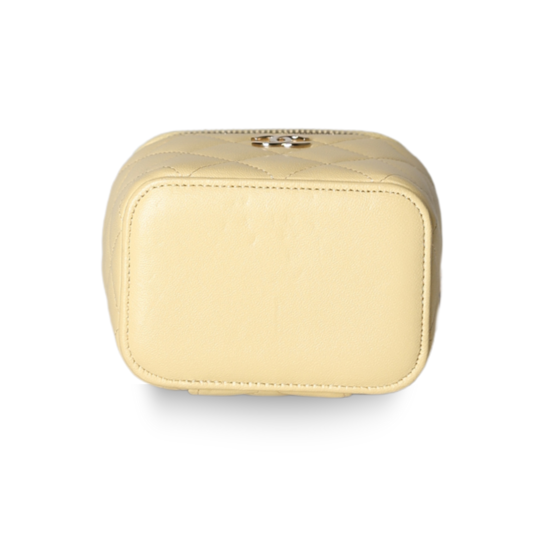 Chanel - Mini Vanity Case in Yellow Quilted Lambskin with Top Handle (Pre-Owned)