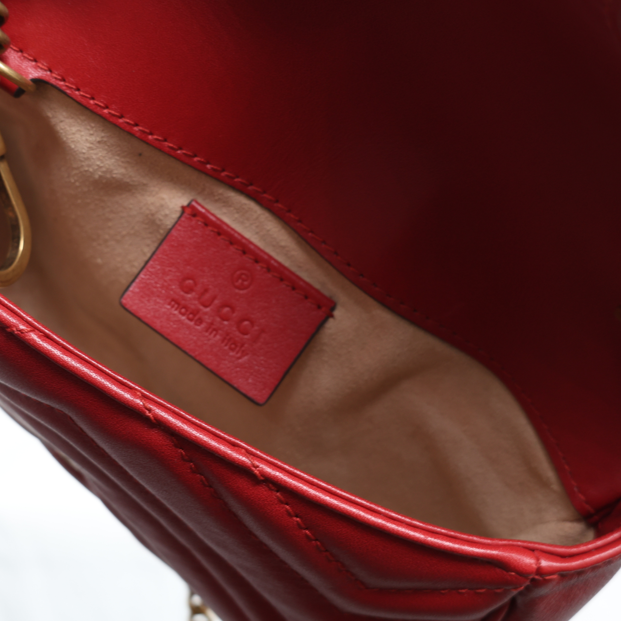 Gucci - Calfskin Matelasse GG Marmont 2.0 Coin Purse On A Chain Hibiscus Red