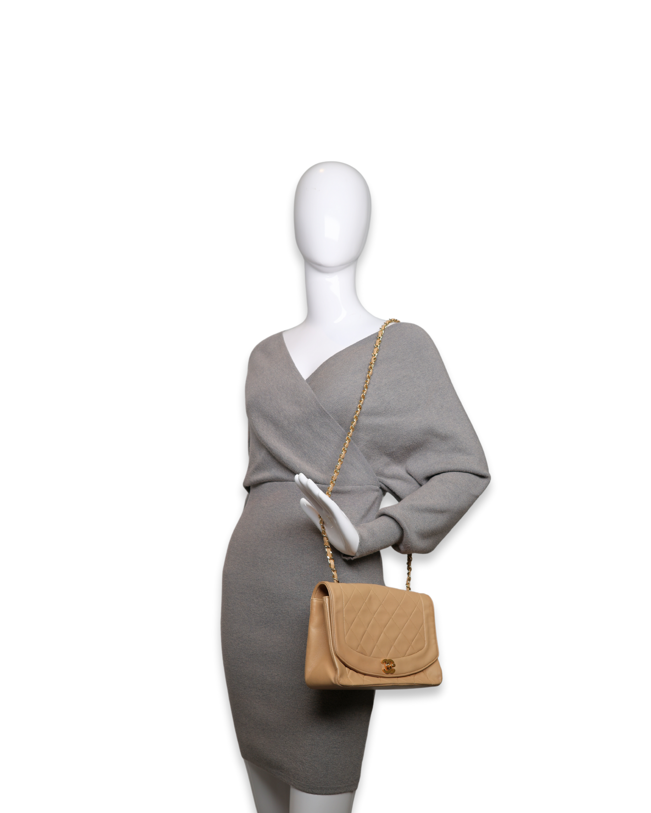 Chanel - Diana Bag Beige Quilted Lambskin Medium 24k (Pre-Owned)